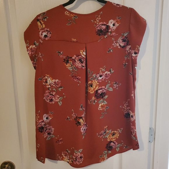 Short Sleeve Floral Blouse - Picture 8 of 8